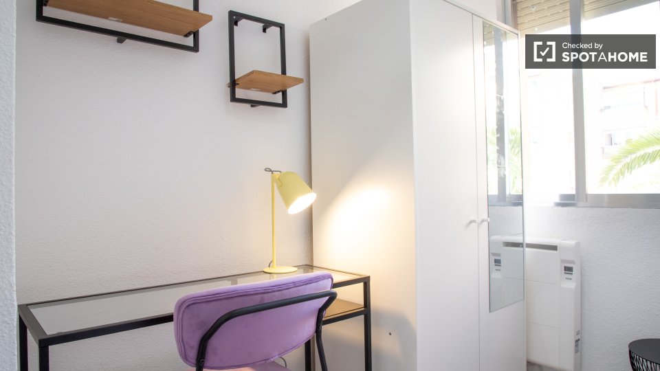 Double room Madrid, 3 beds, 56m² — photo 7