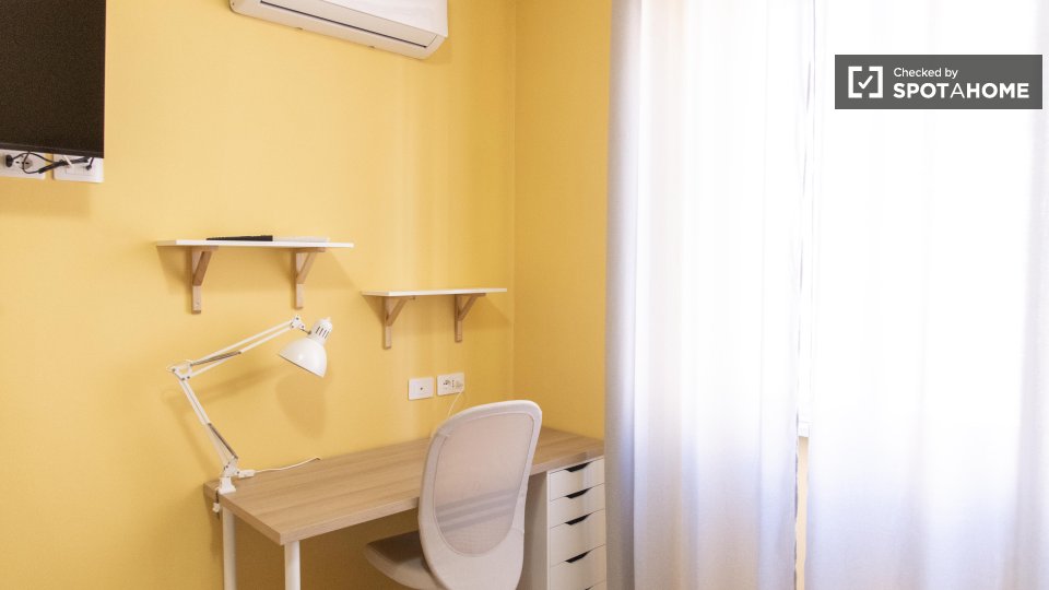 Double room Rome, 3 beds — photo 16