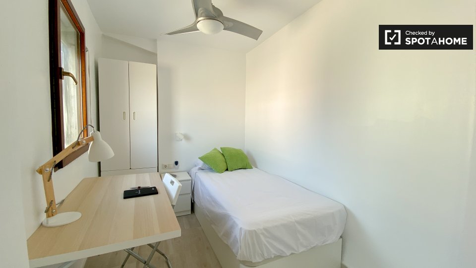 Double room Valencia, 3 beds — photo 2