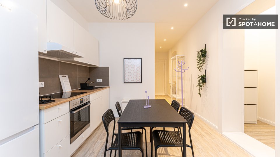 Double room Berlin, 6 beds, 101m² — photo 7