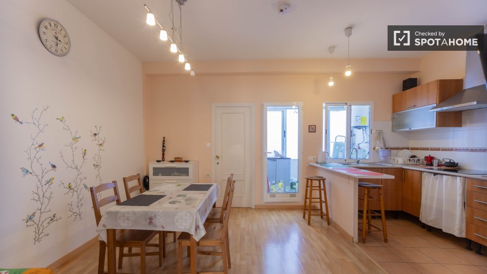 Double room Valencia, 3 beds — photo 12