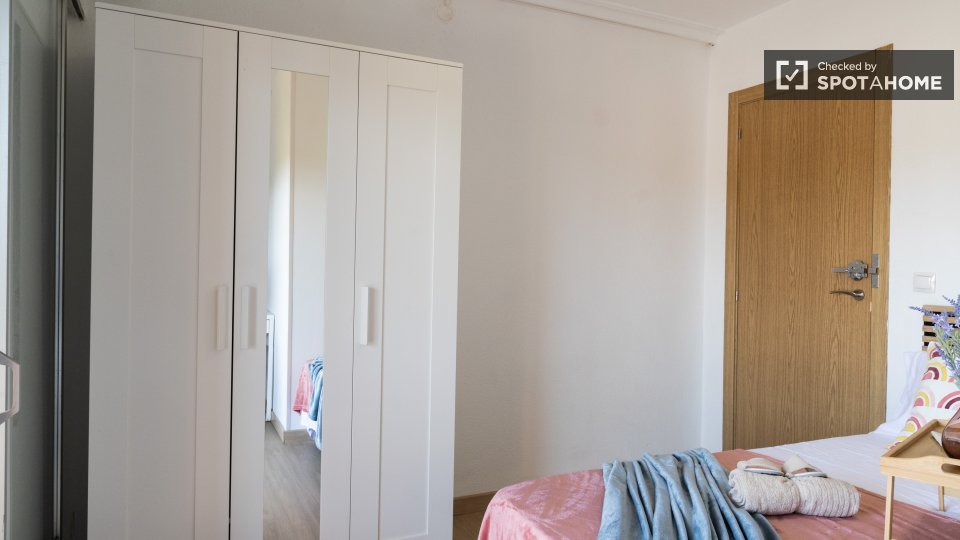 Double room Madrid, 4 beds — photo 13