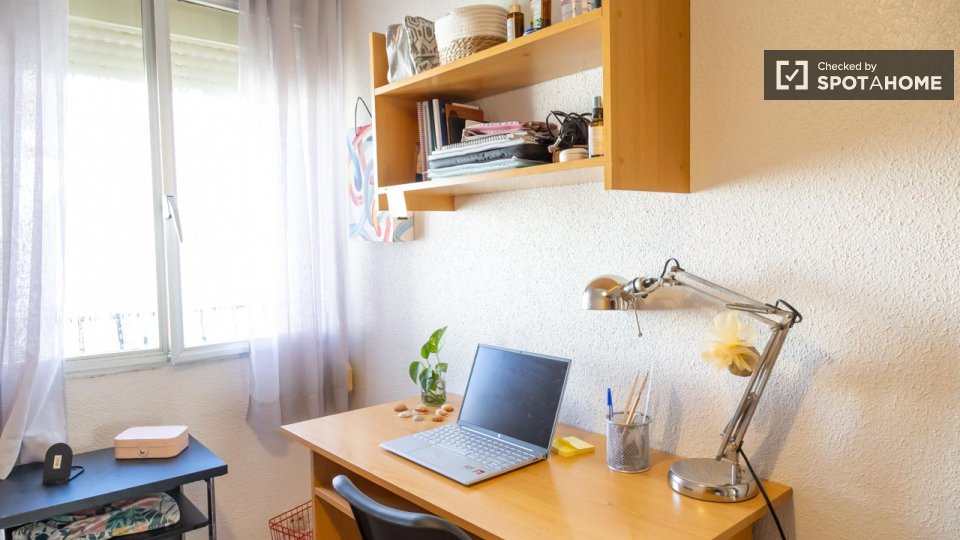Double room Madrid, 3 beds — photo 15