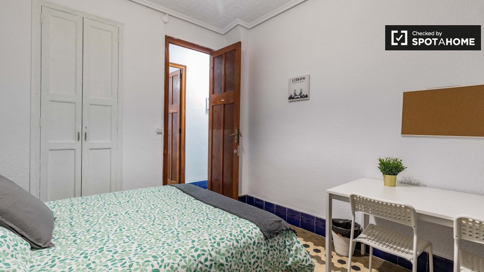 Se alquila habitación doble, apartamento de 5 dormitorios, Poblats Marítims