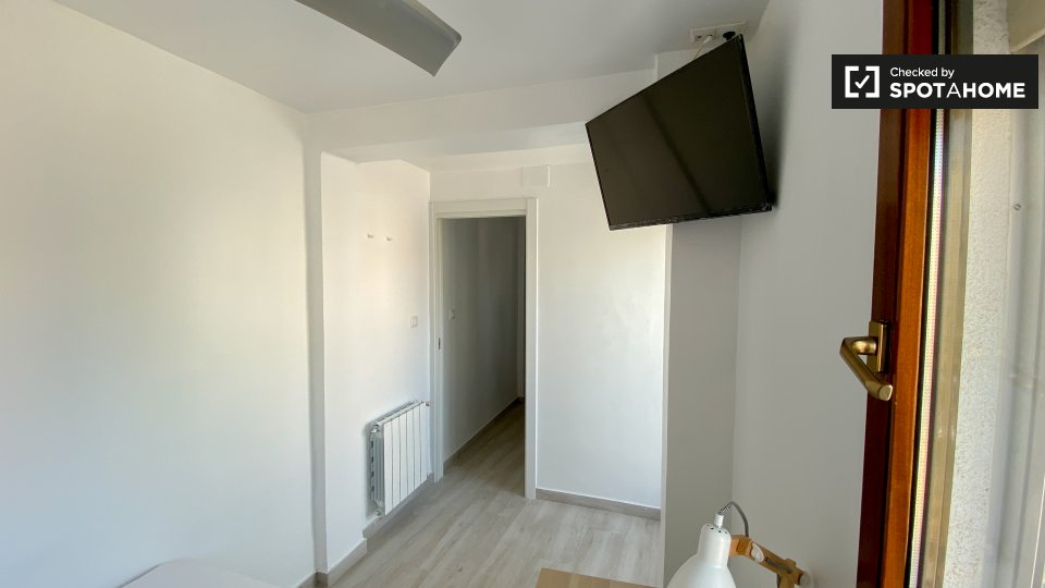 Double room Valencia, 3 beds — photo 6