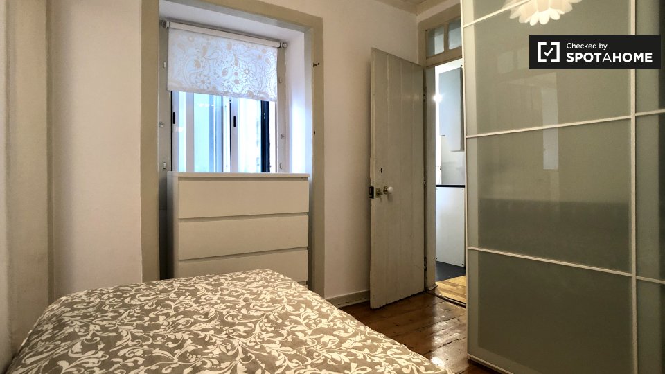 Double room Lisbon, 4 beds, 80m² — photo 18