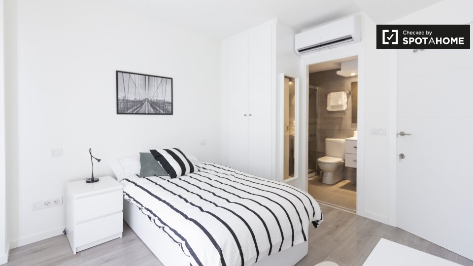 Double room Madrid, 4 beds, 90m² — photo 18
