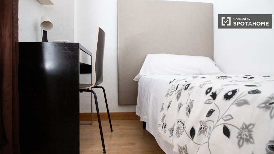 Double room Madrid, 10 beds, 200m² — photo 3