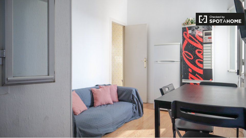 Double room Madrid, 6 beds, 200m² — photo 6