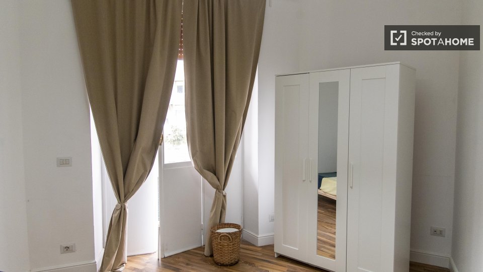 Double room Rome, 3 beds — photo 7