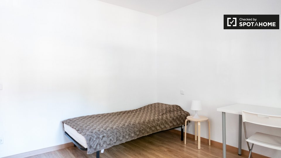Double room Madrid, 3 beds, 75m² — photo 21