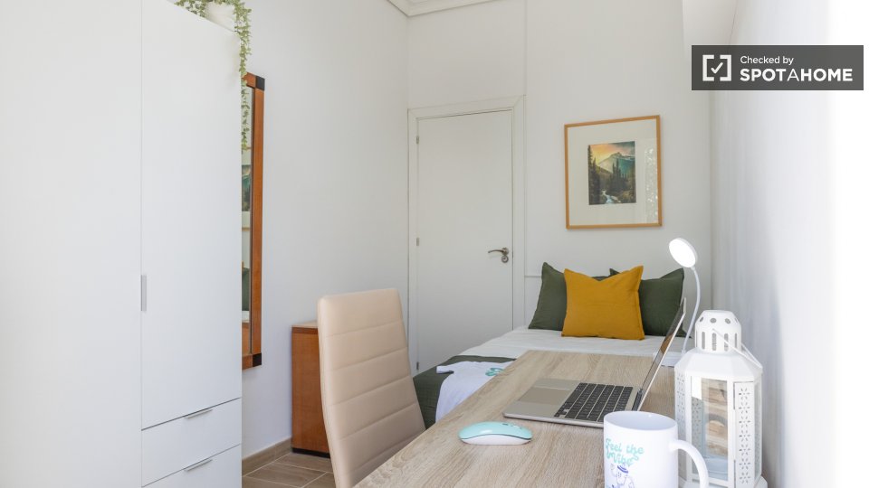 Double room Madrid, 5 beds — photo 15
