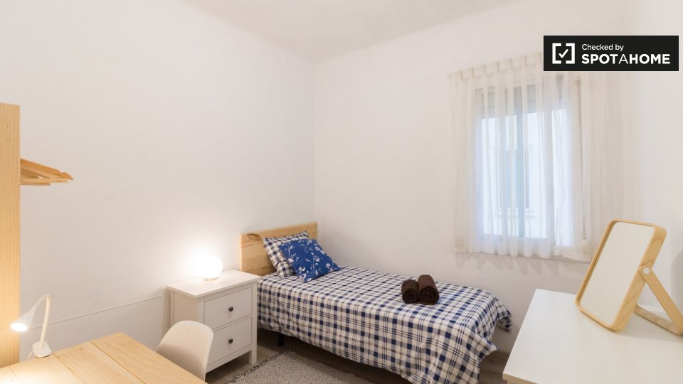 Double room Barcelona, 5 beds, 105m² — photo 1