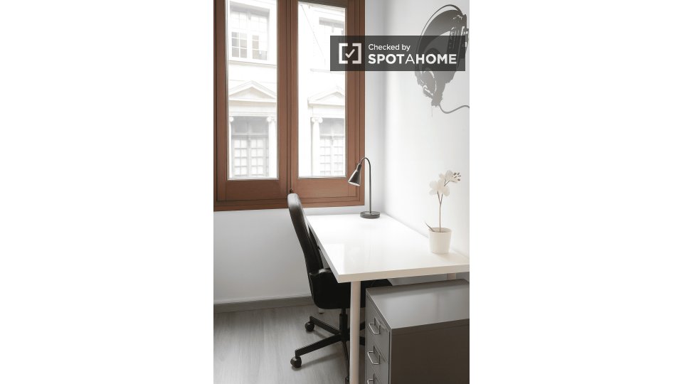 Double room Barcelona, 10 beds, 180m² — photo 41
