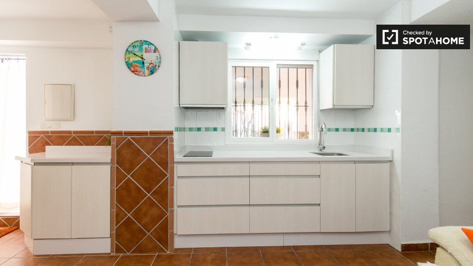 Double room Granada, 3 beds, 95m² — photo 15