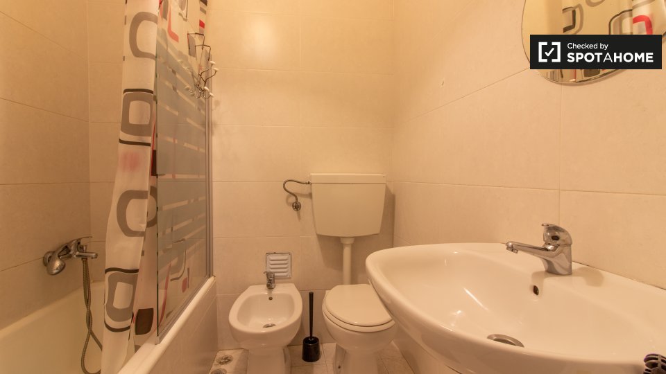 Double room Lisbon, 4 beds, 60m² — photo 10