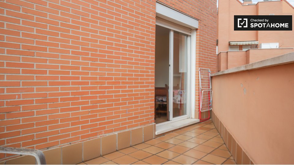 Double room Madrid, 2 beds — photo 11