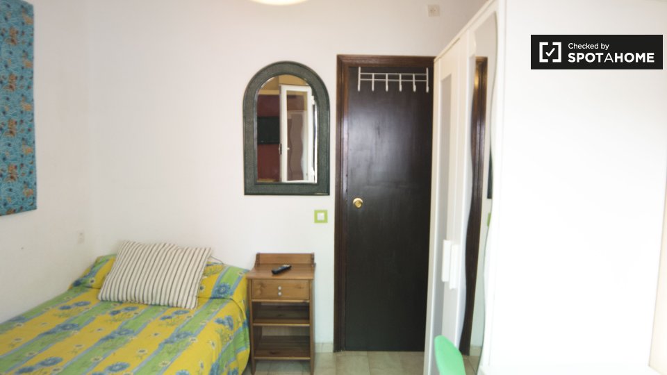 Double room Madrid, 4 beds, 80m² — photo 2