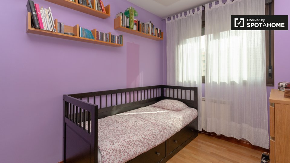 Double room Madrid, 3 beds, 100m² — photo 2