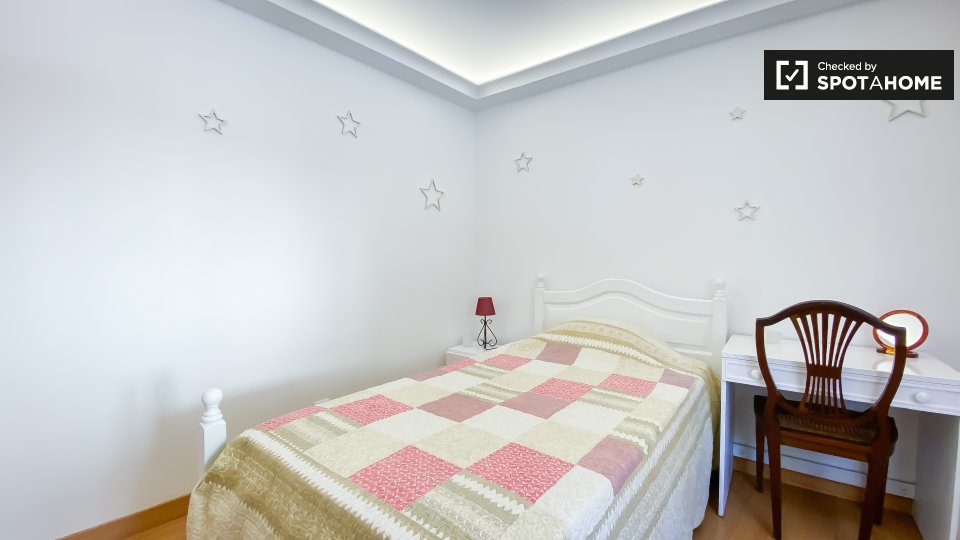 Double room Lisbon, 5 beds — photo 3