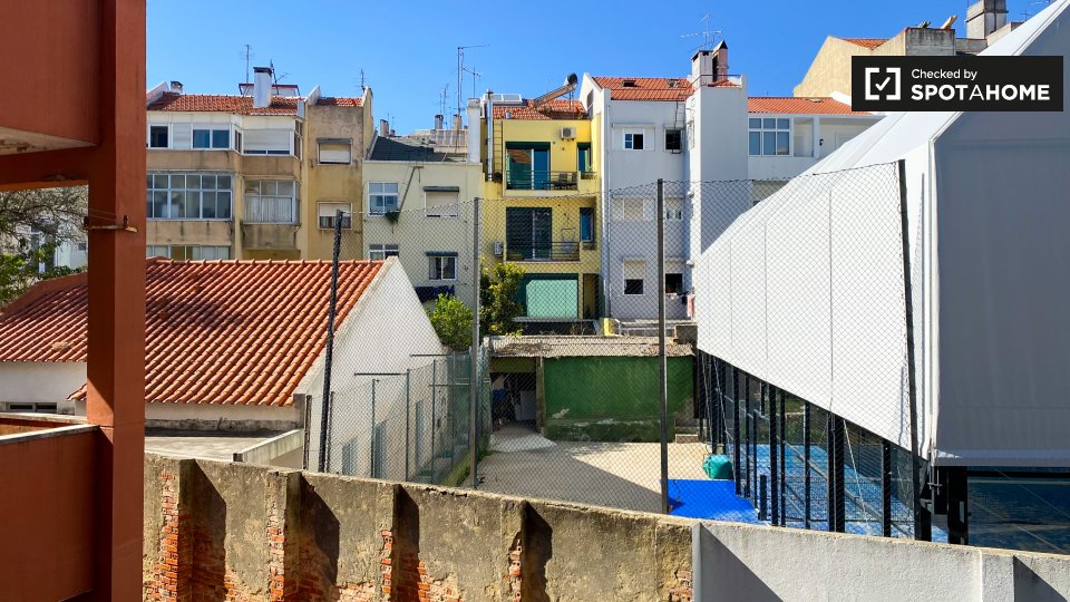 Double room Lisbon, 6 beds, 123m² — photo 14