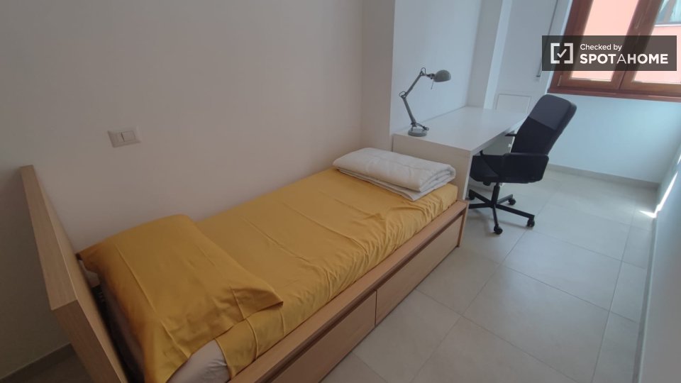 Double room Rome, 3 beds — photo 10