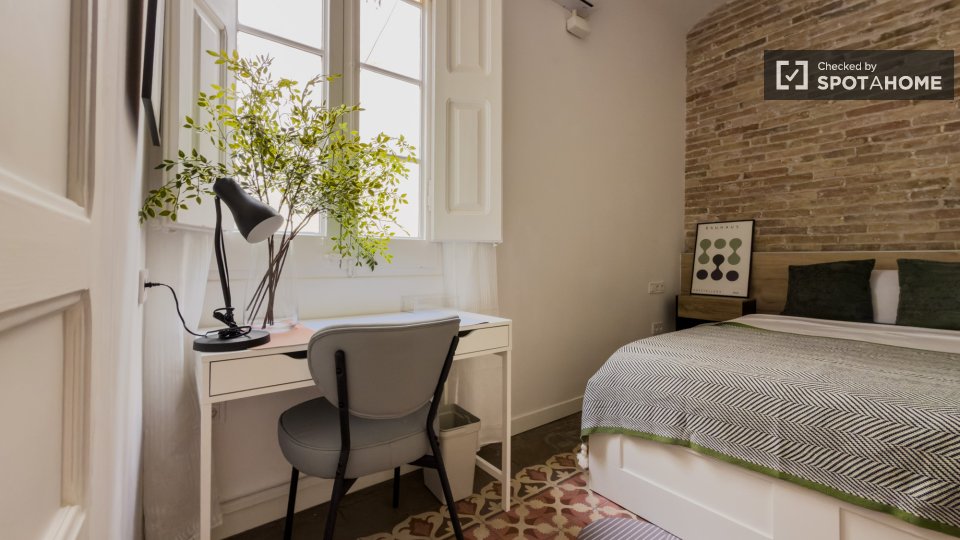 Double room Barcelona, 3 beds — photo 26