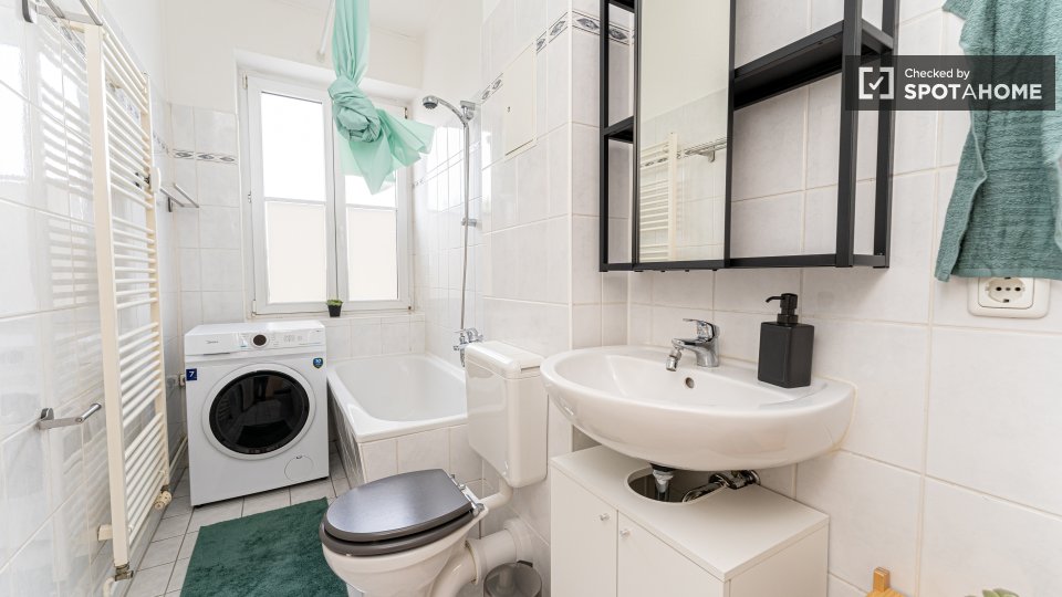 Double room Berlin, 5 beds, 69m² — photo 7