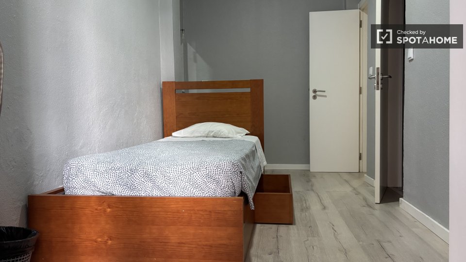 Double room Lisbon, 4 beds, 85m² — photo 31