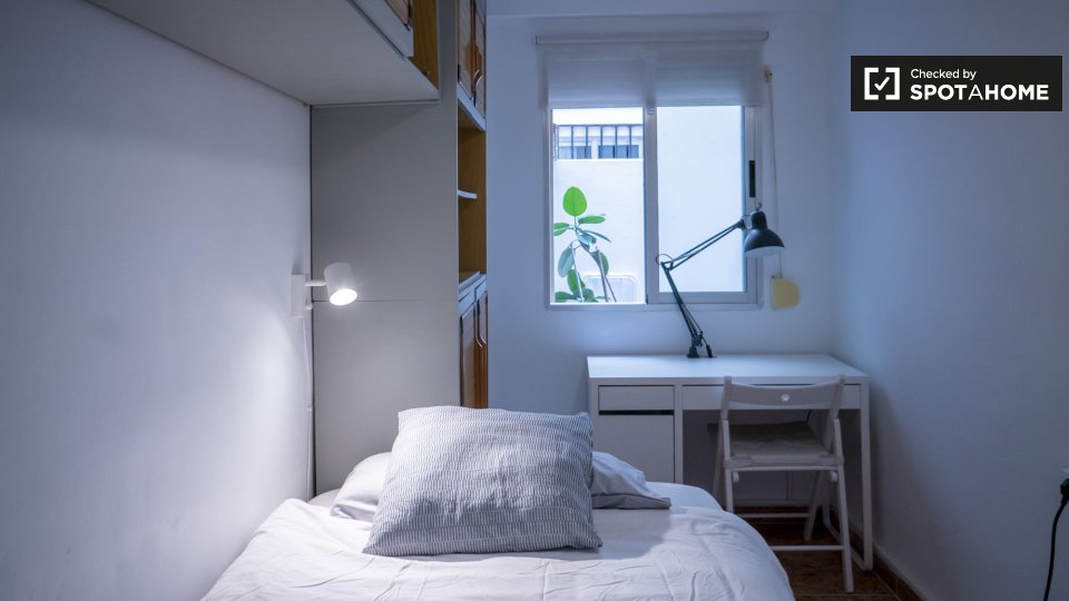 Double room Valencia, 3 beds — photo 2