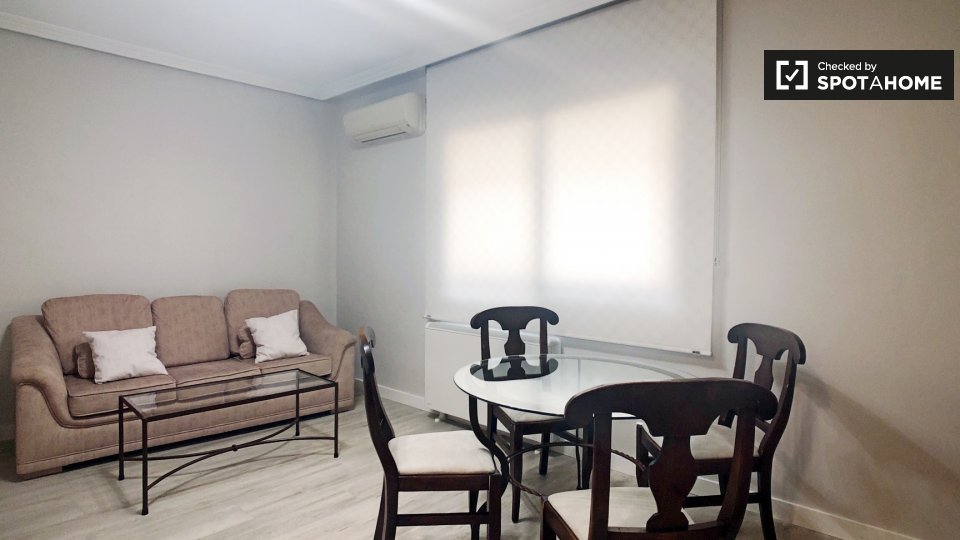 Apartment Madrid, 1 bed, 56m² — photo 1