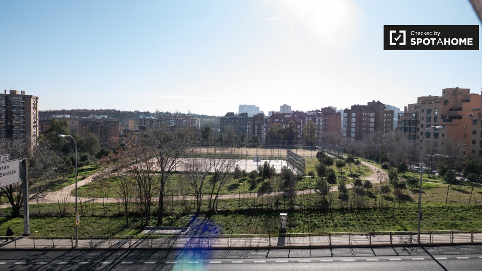 Double room Madrid, 4 beds, 70m² — photo 5