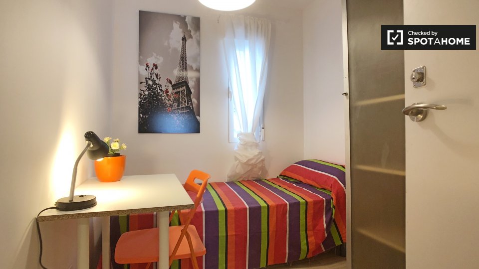 Double room Madrid, 7 beds, 130m² — photo 2