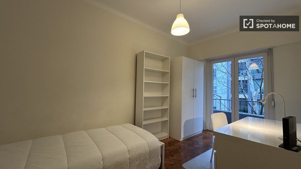 Double room Lisbon, 2 beds — photo 21