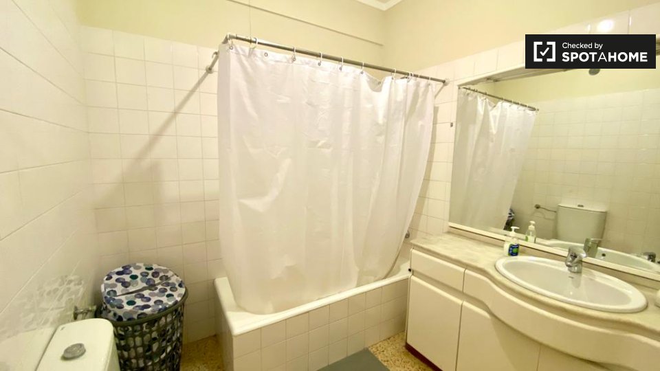 Double room Lisbon, 4 beds — photo 8