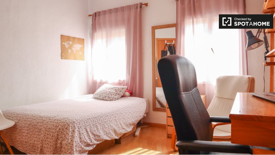Double room Madrid, 3 beds, 79m² — photo 2