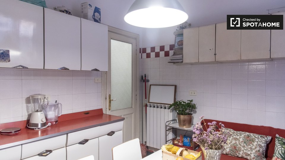 Double room Rome, 3 beds — photo 7