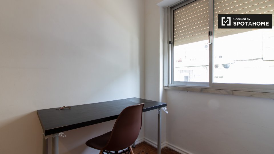 Double room Lisbon, 3 beds, 75m² — photo 2