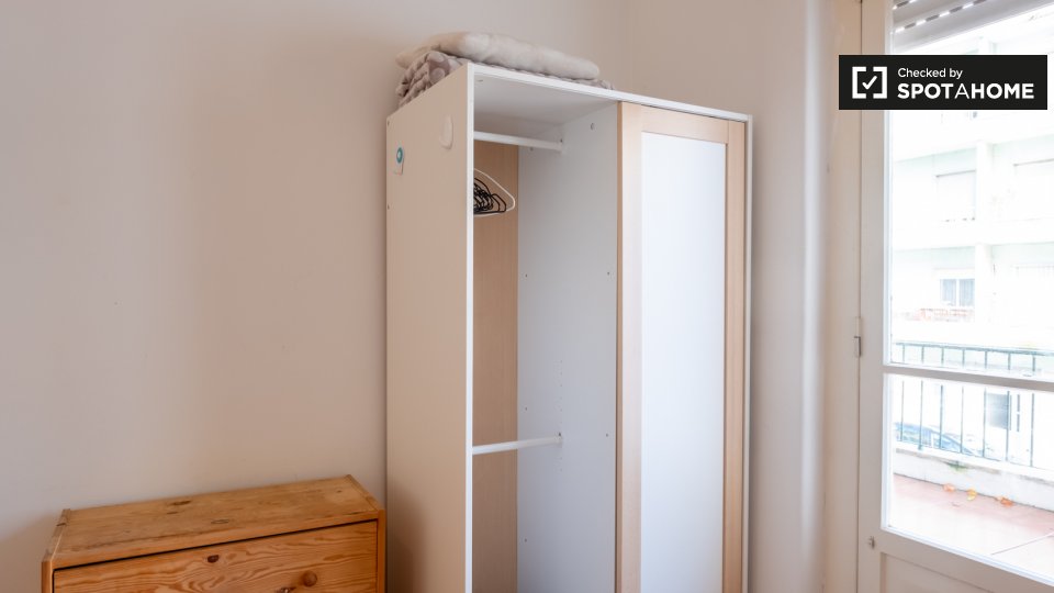 Double room Lisbon, 3 beds — photo 4