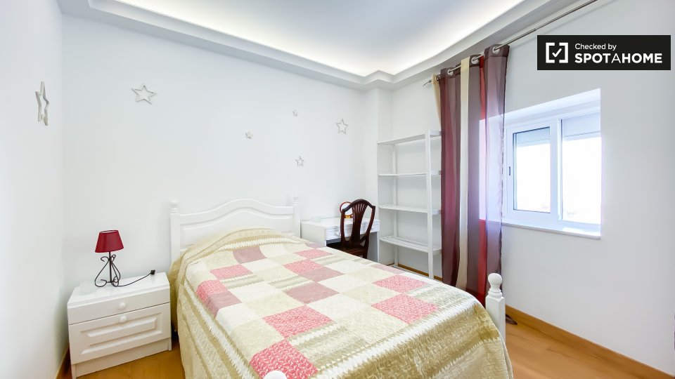 Double room Lisbon, 5 beds — photo 2