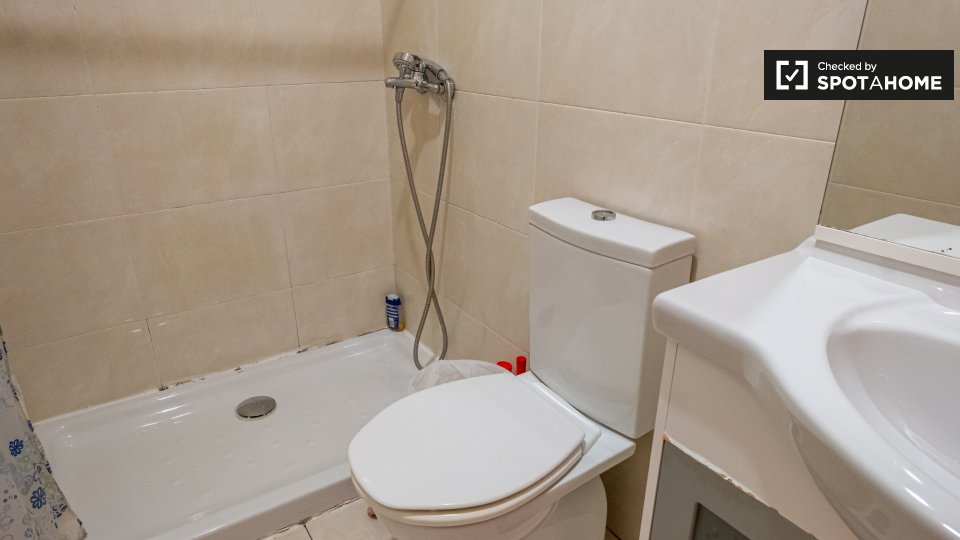 Double room Lisbon, 6 beds — photo 14