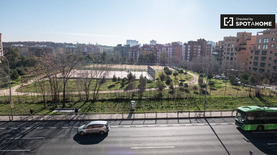 Double room Madrid, 4 beds, 70m² — photo 5
