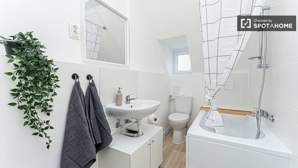 Double room Berlin, 9 beds, 135m² — photo 12