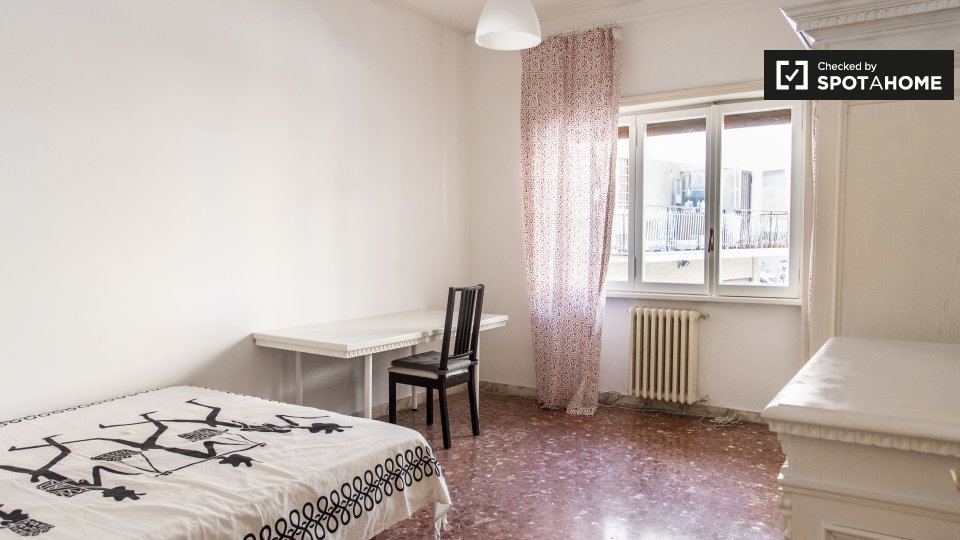 Double room Rome, 3 beds, 82m² — photo 1