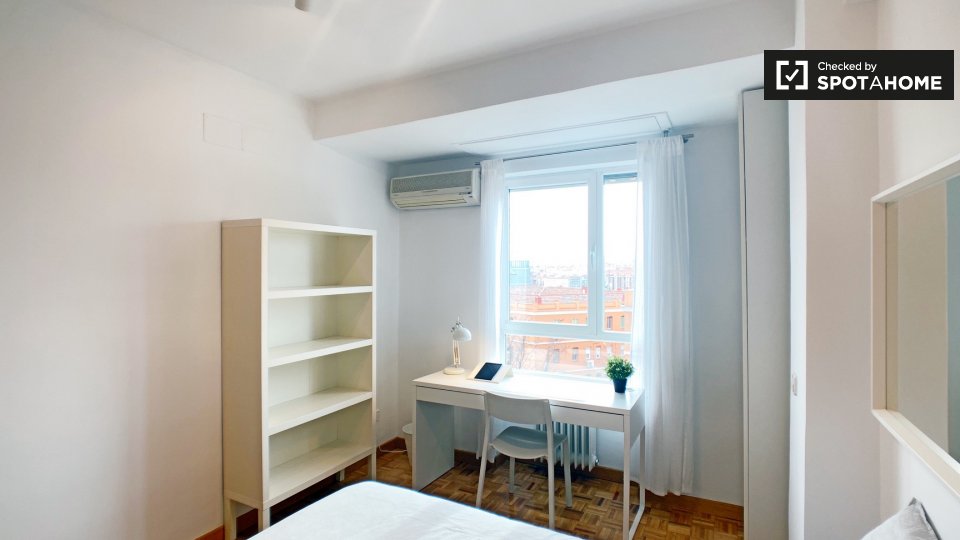 Double room Madrid, 4 beds, 90m² — photo 2