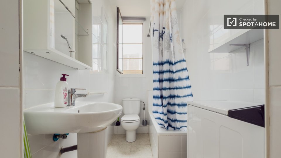 Double room Barcelona, 2 beds — photo 35