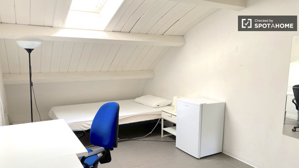 Double room Rome, 3 beds — photo 9