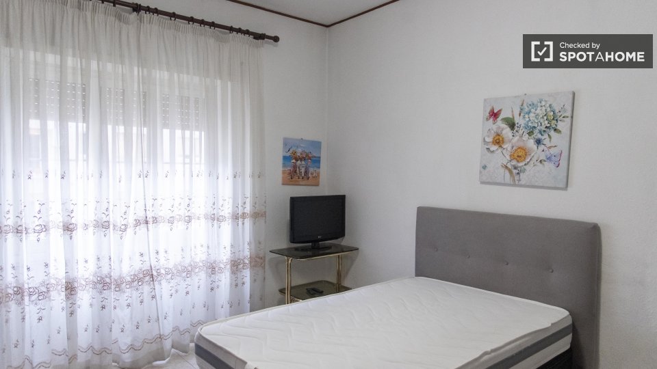 Double room Rome, 3 beds — photo 19