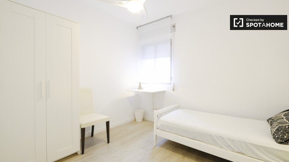 Double room Madrid, 6 beds, 160m² — photo 4