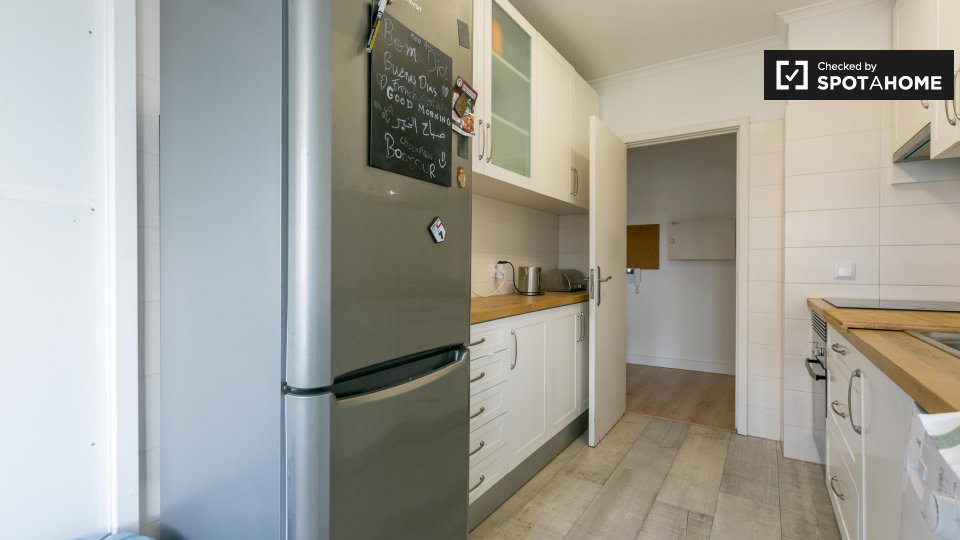 Double room Lisbon, 4 beds, 85m² — photo 10